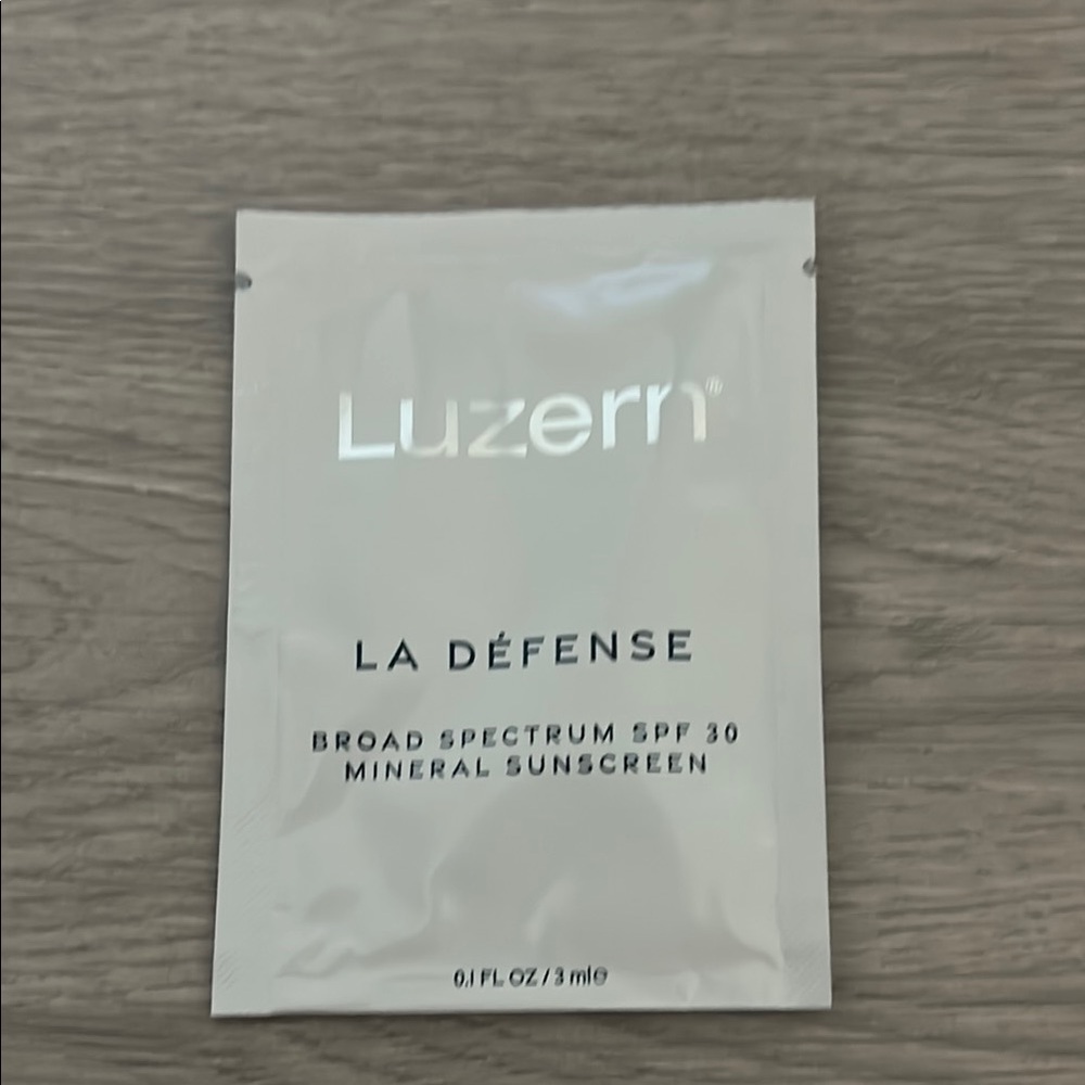 Luzern La Défense Mineral Sunscreen SPF 30